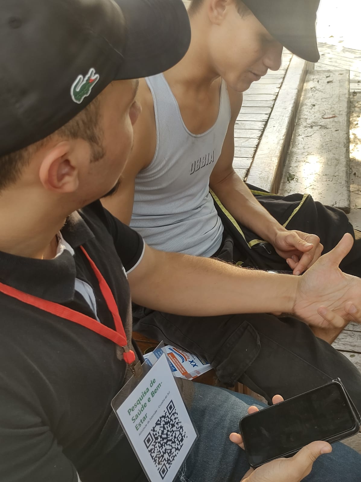 Trocando ideia com um participante